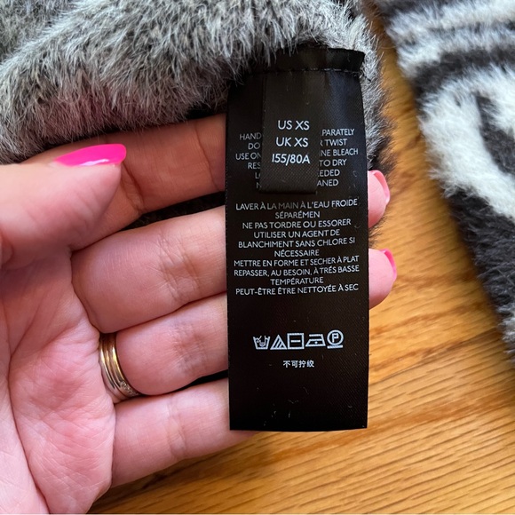 Urban outfitters fuzzy swirl crop sweater size XS - Picture 5 of 5